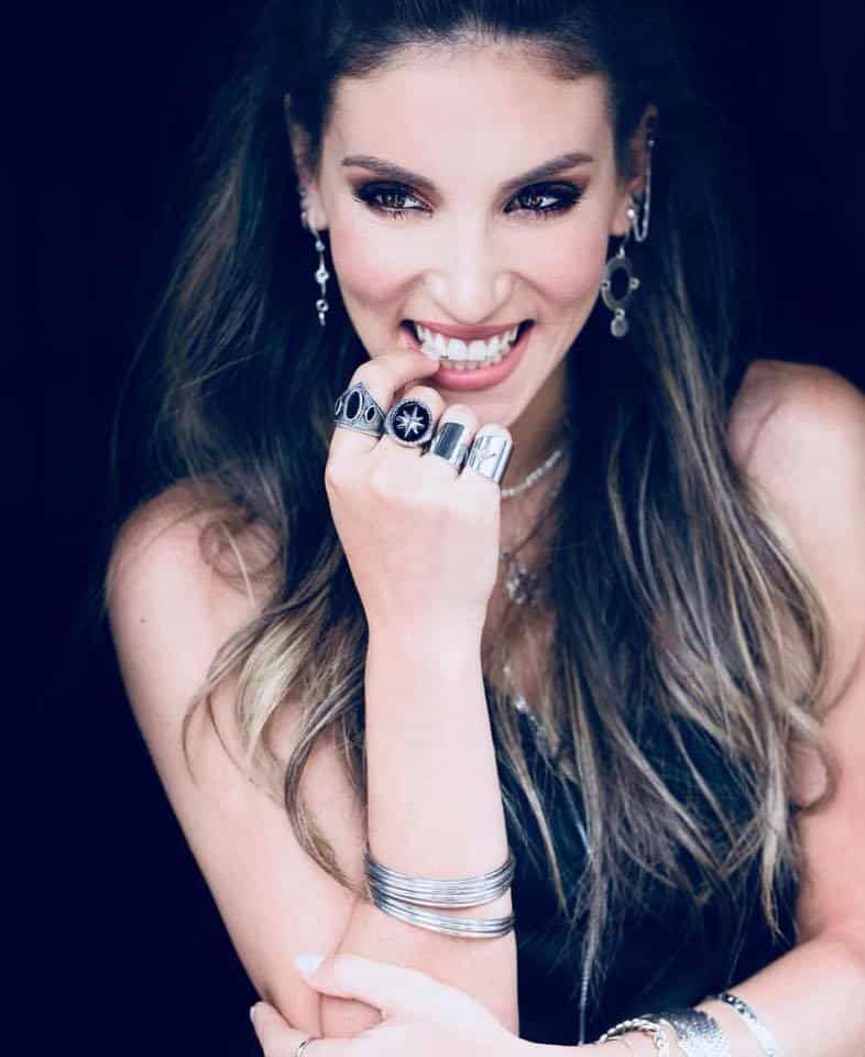 Αθηνά Οικονομάκου βιογραφικό σήμερα! Η προσωπική ζωή, η ηλικία, το ύψος, η καταγωγή, οι σπουδές, και τα κιλά 4