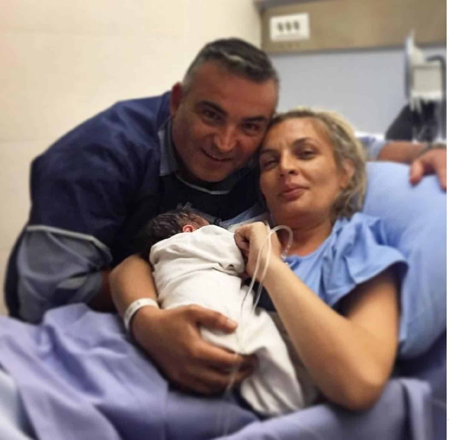 Γιάννης Ντσούνος ηλικία, βιογραφικό! Αυτή είναι η πανέμορφη σύζυγος του και αυτός ο 5 ετών γιος τους! 