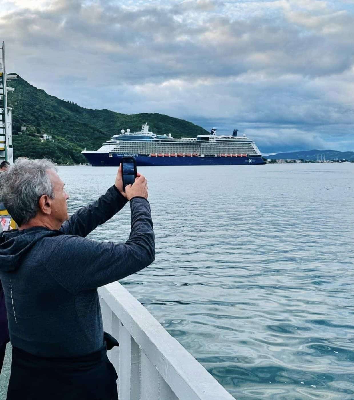 Γιώργος Νταλάρας: Έκλεινε την πόρτα και του έβαζαν το μικρόφωνο...