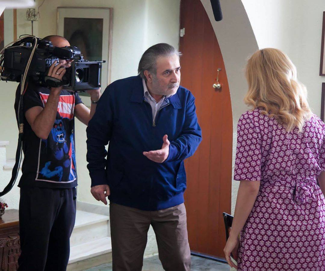 Λάκης Λαζόπουλος: Στρίβει διά του "ήξεις αφήξεις"