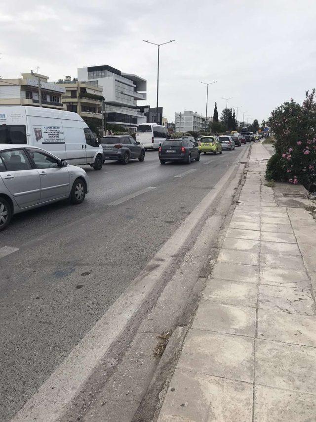 Κίνηση στους δρόμους τώρα!  Ώρα 16.34! Χιλιόμετρα μποτιλιαρίσματος στην Βουλιαγμένης
