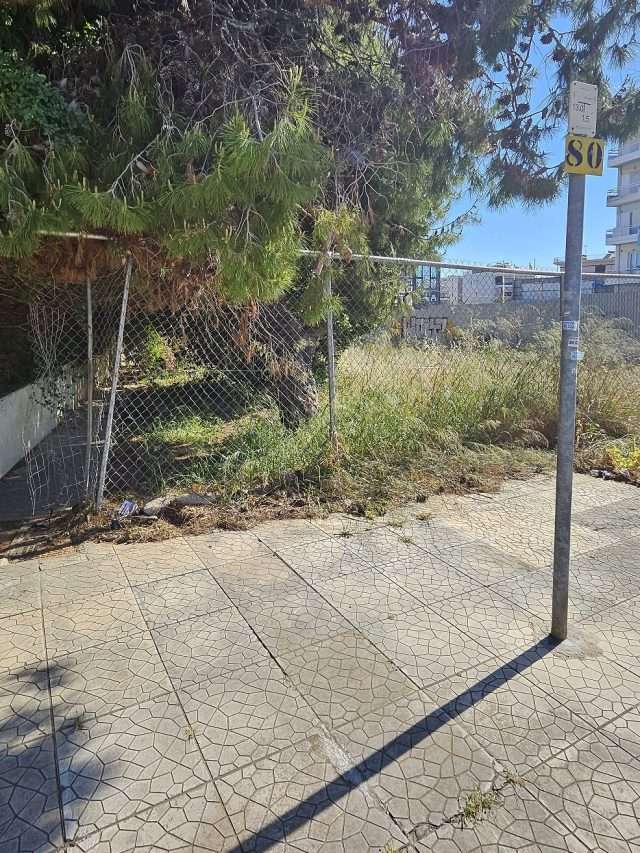 Δήμοι – Γλυφάδα! Έτσι απλά, ένας κεντρικός δρόμος γίνεται οικόπεδο!