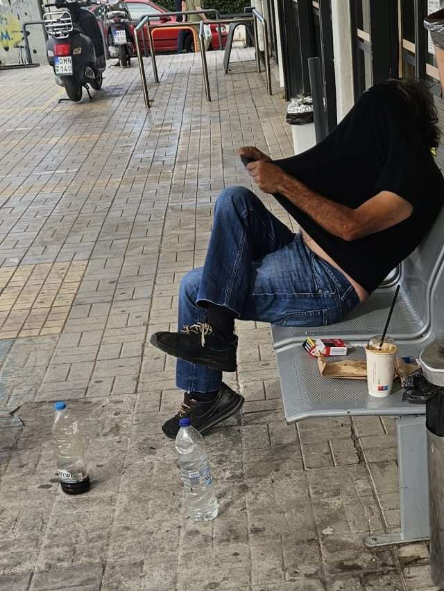 Μισθοί! Σε νευρικό κλονισμό οι Έλληνες! Με 2700 έξοδα δεν βγαίνουν τα…κουκιά!