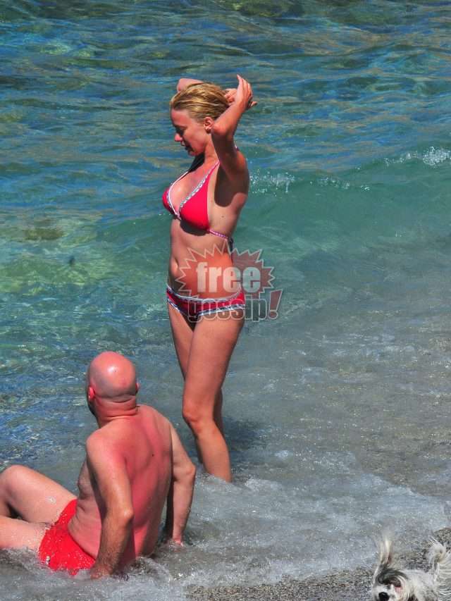 Lifestyle news! Οι stars στην παραλία χωρίς ρετούς και photoshop!