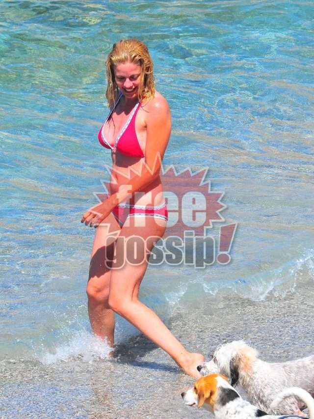 Lifestyle! Και διάσημοι και φιλόζωοι και με μαγιό στην παραλία φυσικά!