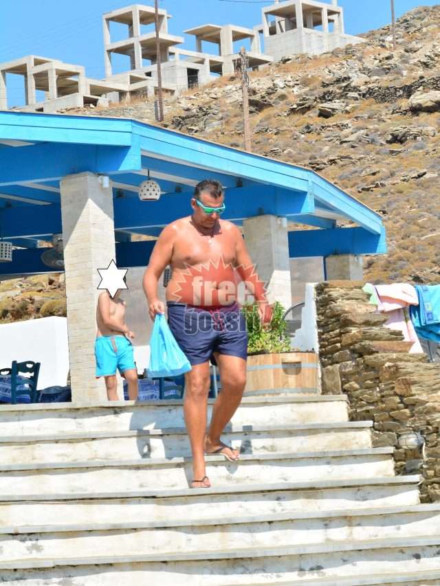 Γιώργος Λιάγκας! Με το φαγητό από την ταβέρνα κάτω από το σπίτι του (βίντεο)