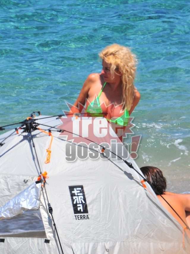 Ελένη Μενεγάκη! Η σκηνή, ο Μάκης, το πράσινο μαγιό και το τραγούδι του Καρβέλα..