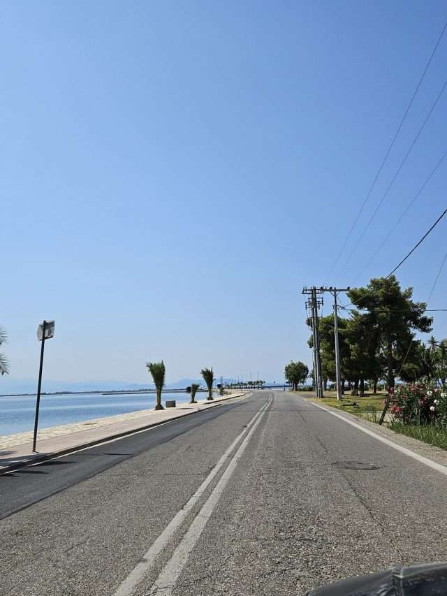 Ελλάδη σήμερα! Αριστερά η θάλασσα ή δεξιά…αν έρχεσαι από το άλλο ρεύμα