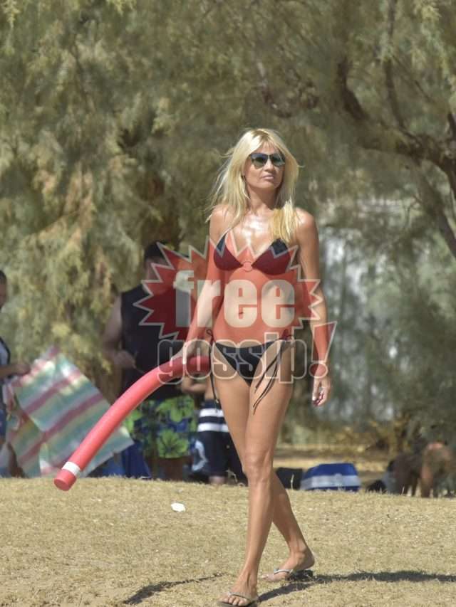 Νότια προάστια! Η Φαίη Σκορδά μόνο με το μπικίνι της φέρνει τον Καύσωνα για τα καλά