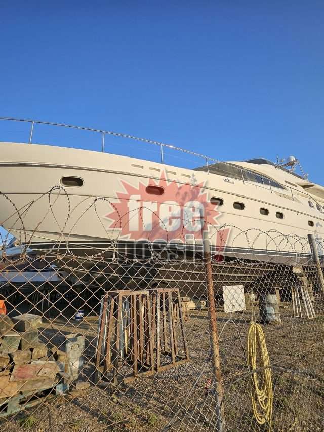 Γλυφάδα τώρα! Πλοίο – σπίτι! Απέναντι από τα έργα της Αθηναικής Ριβιέρας!