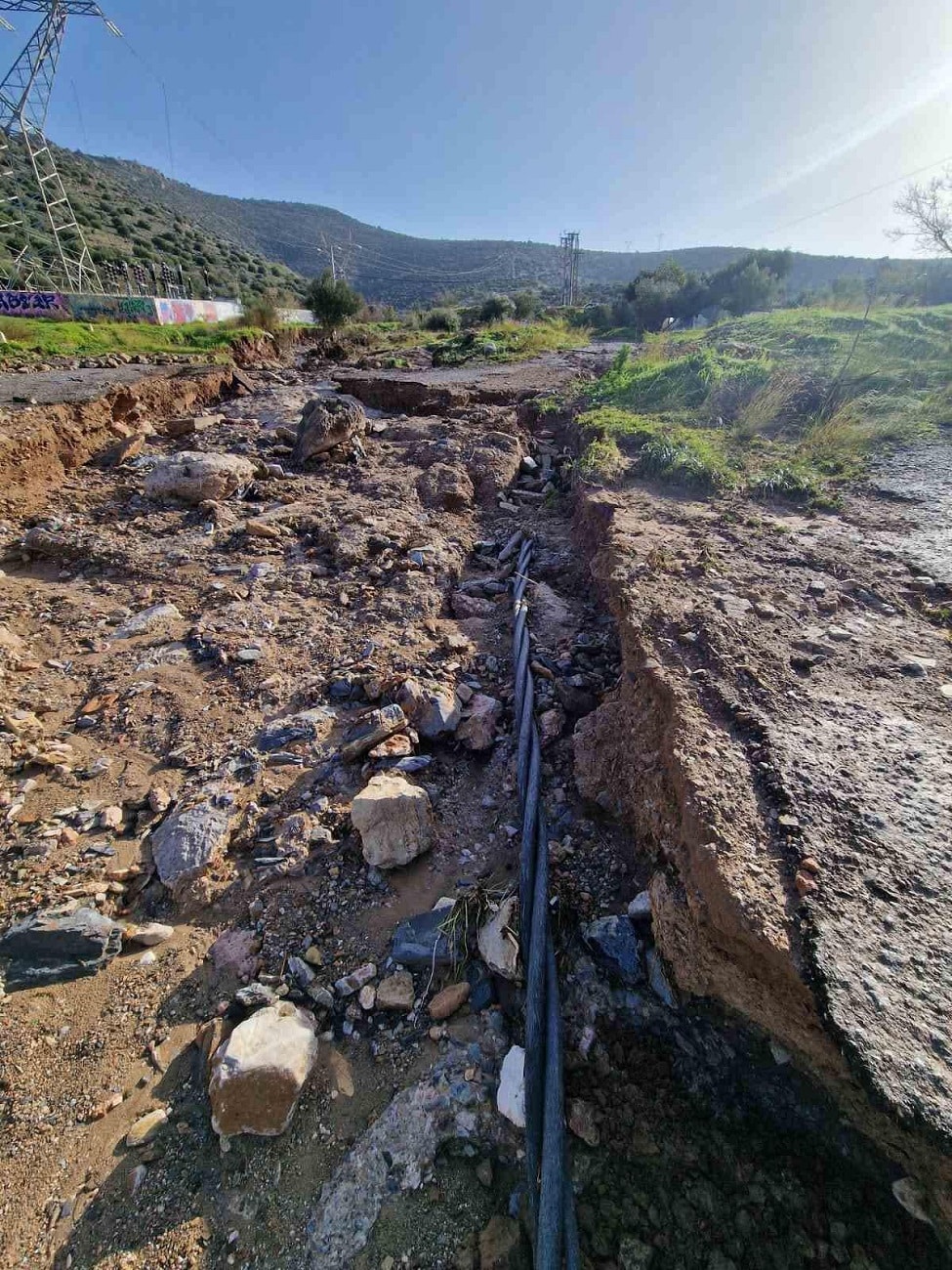 Άνω Γλυφάδα! Ο δήμαρχος σε ρόλο ντενέκτιβ βρήκε ΑΜΕΣΩΣ τον ΕΝΟΧΟ για την δολοφονική πλημμύρα από τον Υμηττό!!! 33